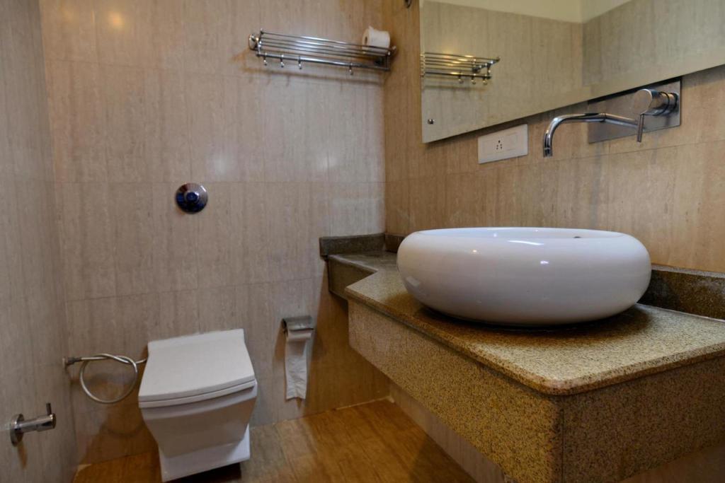 Hotel Diamond Inn Чандигарх Экстерьер фото