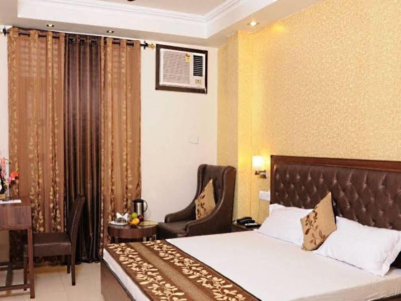 Hotel Diamond Inn Чандигарх Экстерьер фото
